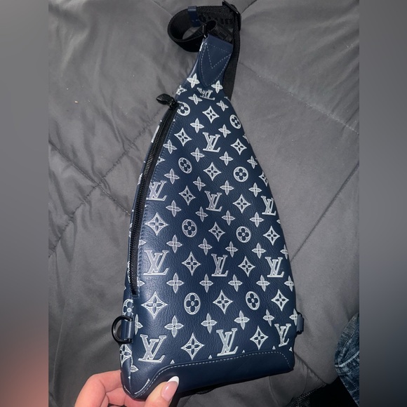 Louis Vuitton sling bag - Picture 2 of 2